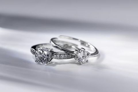 Explore Engagement Rings: Modern Designs and Traditions