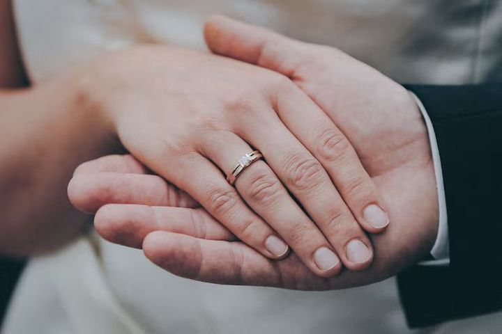 Explore Engagement Rings: Modern Designs and Traditions